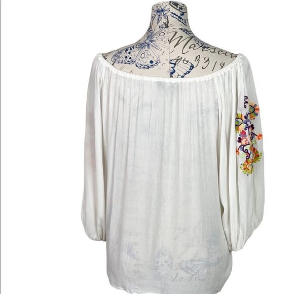 EMBROIDERED Off Shoulder Blouse - Picture 2 of 8
